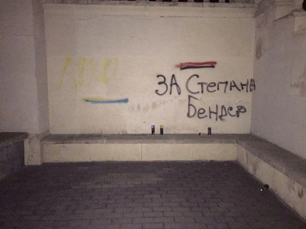 На Львівському цвинтарі затримали 2 провокаторів: приїхали з Донеччини На Львівському цвинтарі затримали 2 провокаторів: приїхали з Донеччини