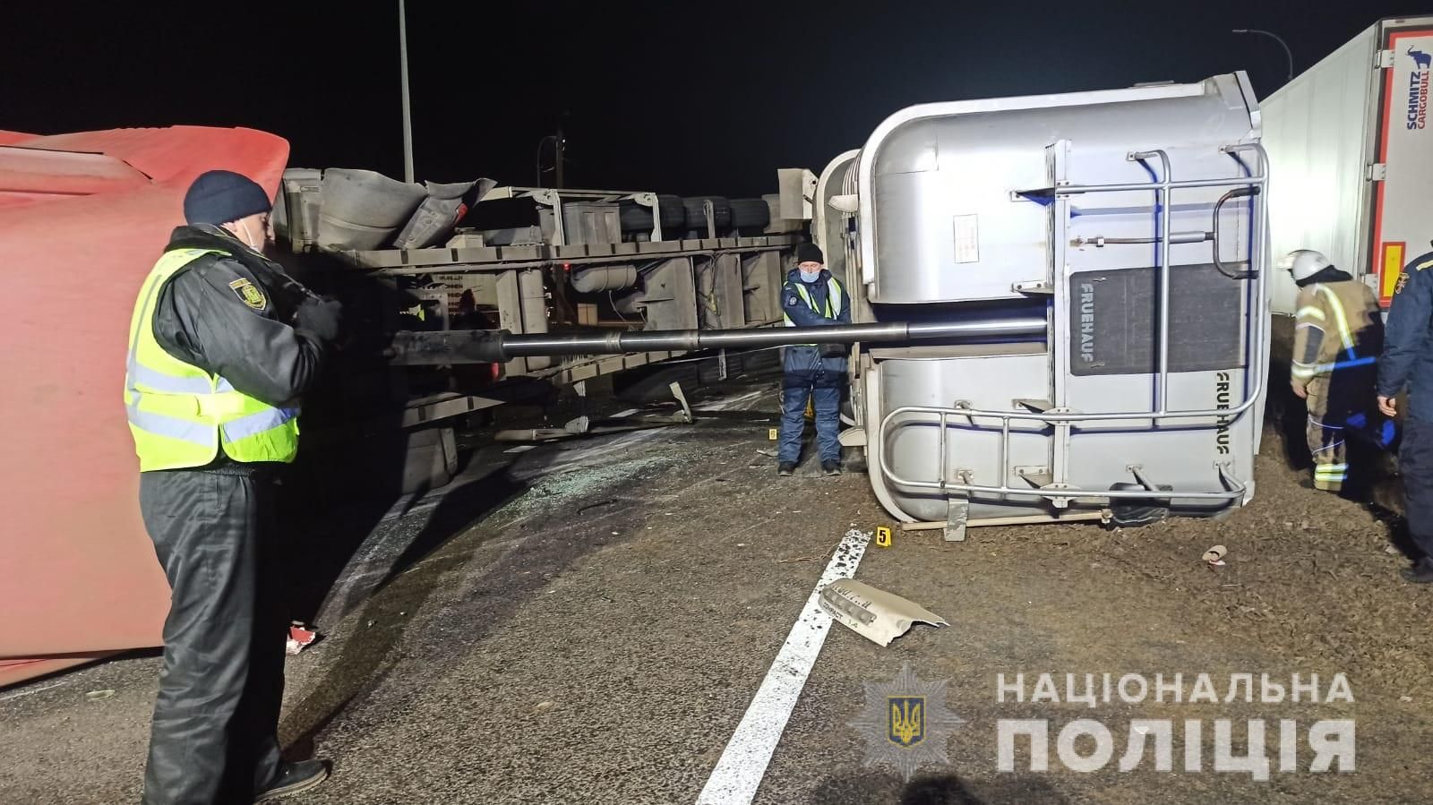 Грузовик раздавил такси в Харькове: водитель фуры был пьяный