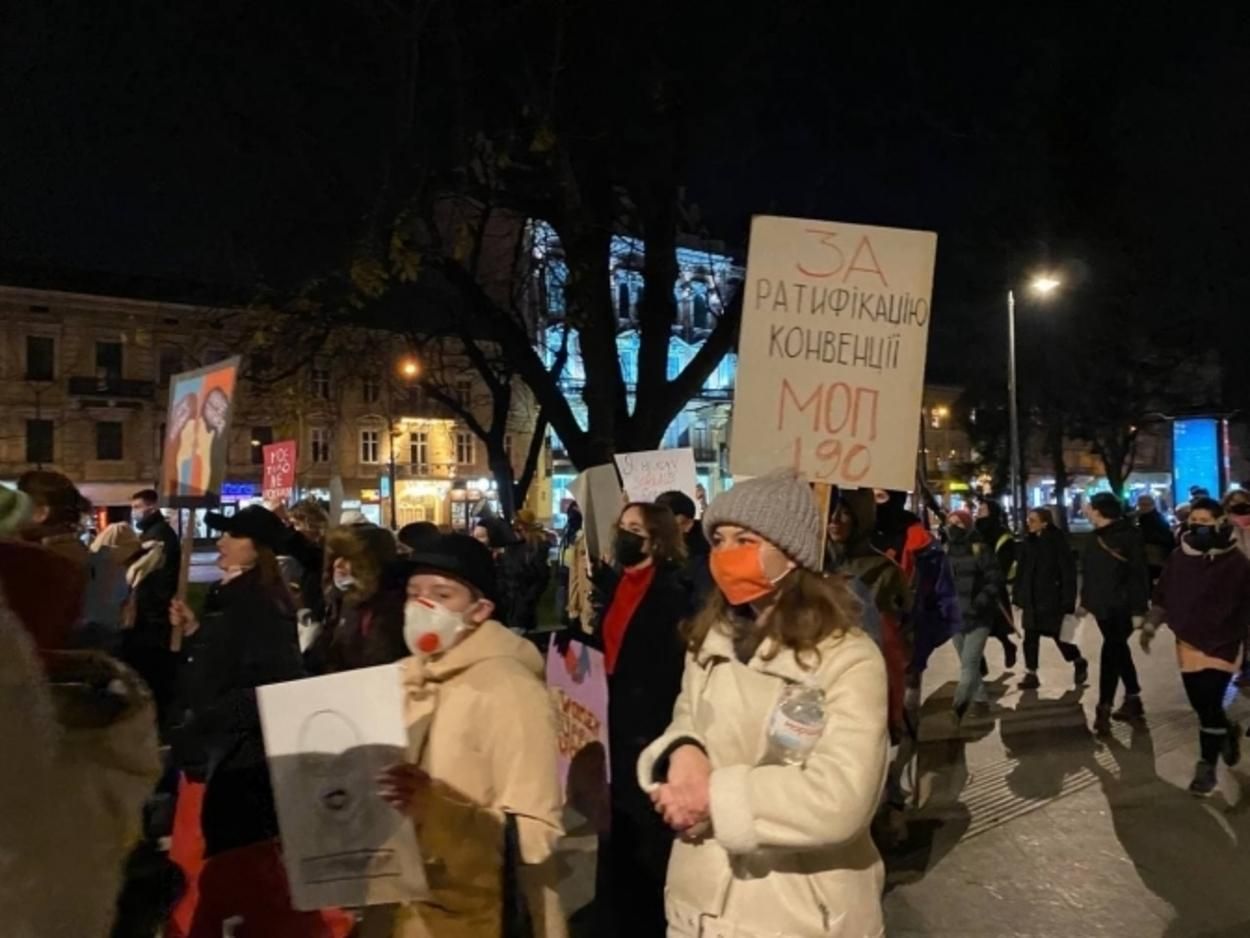 У Львові пройшов вечірній жіночий марш проти насильства: промовисті фото та відео - Новини Львова - Львів