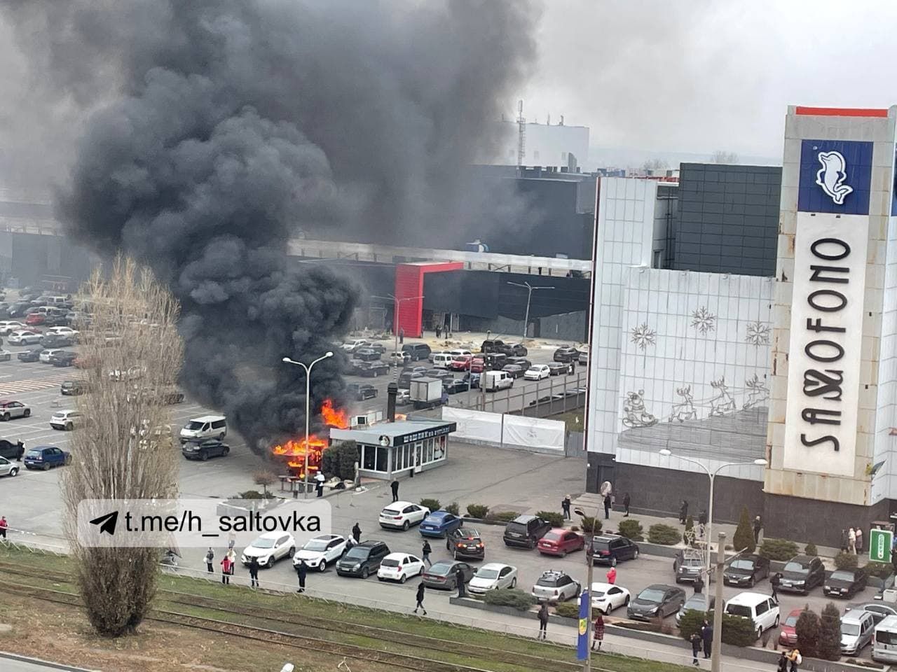 В Харькове шашлычный павильон вызвал масштабный пожар
