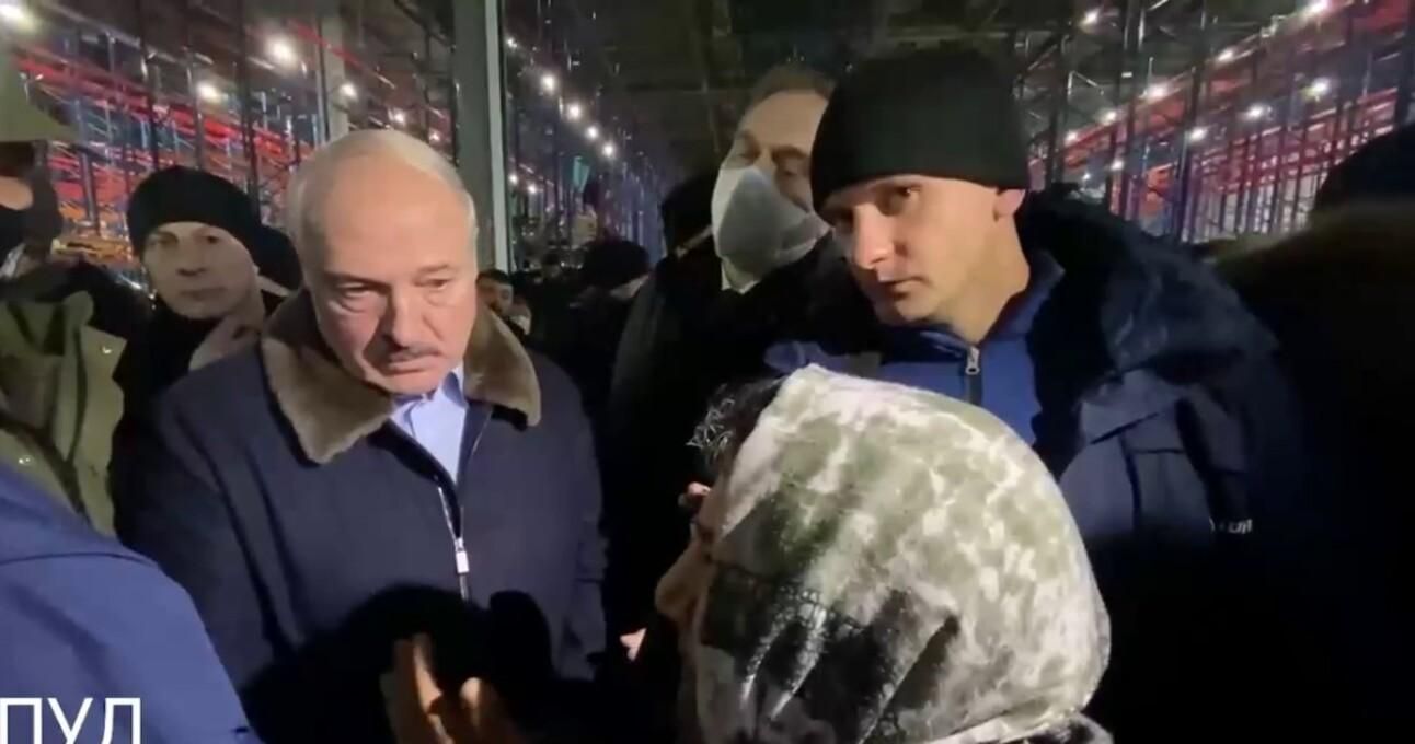 Лукашенко приехал к мигрантам на границу: пропаганда устроила целое "шоу" Лукашенко приехал к мигрантам на границу: пропаганда устроила целое "шоу"