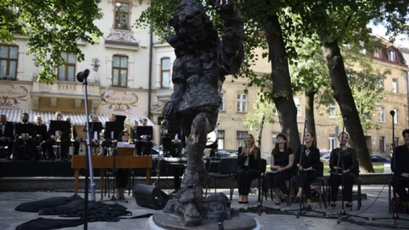Петиция о сохранении памятника Моцарту во Львове в рекордный срок собрала необходимые голоса
