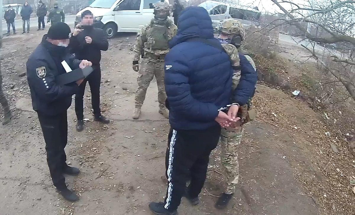 Збирав побори для перетину кордону: на Луганщині затримали зловмисника - Новини Луганська - 24 Канал