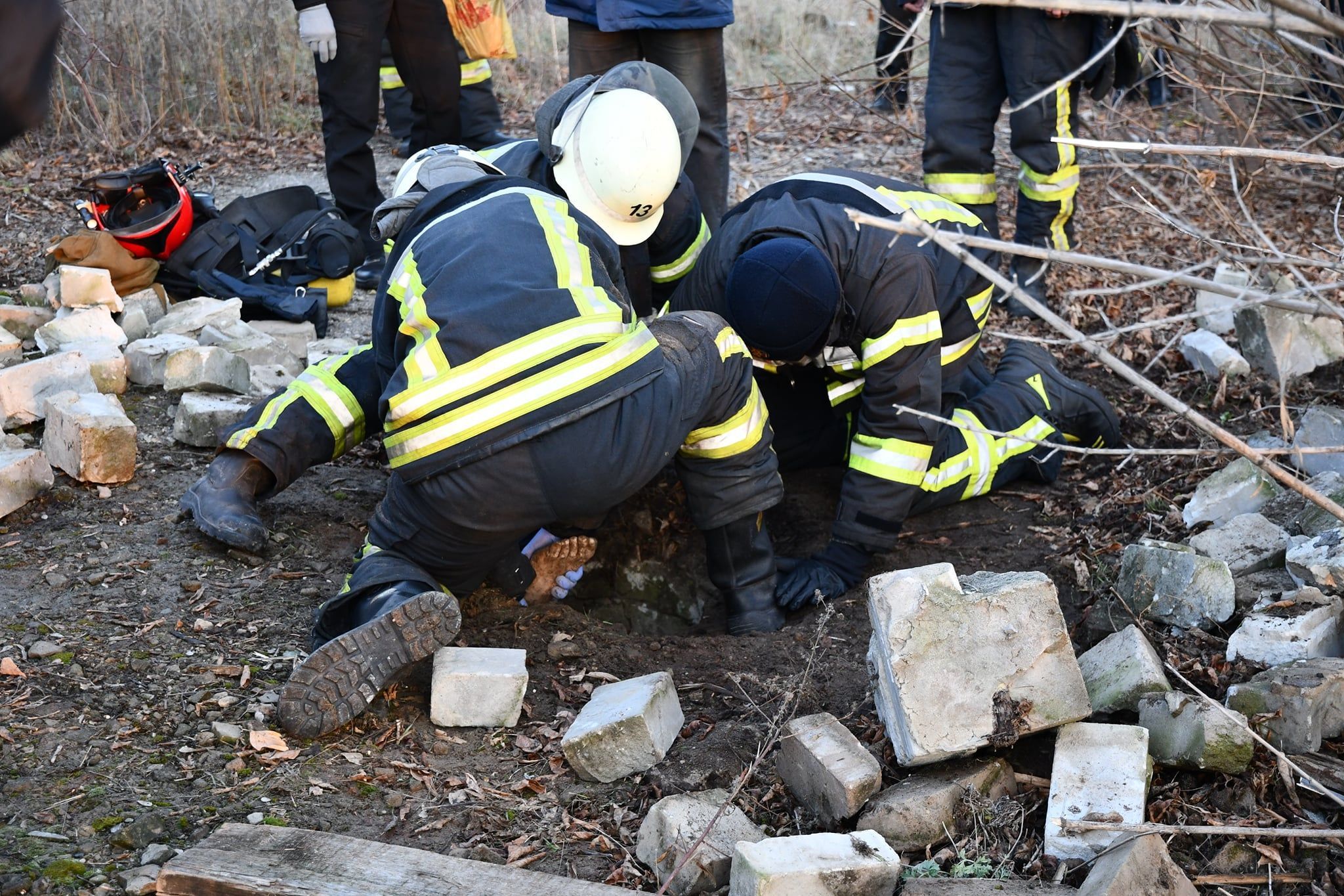 Зґвалтували й кинули в колодязь: на Луганщині чоловіки вбили друга - Новини Луганськ - 24 Канал