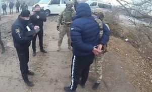 Собирал поборы для пересечения границы: в Луганской области задержали злоумышленника