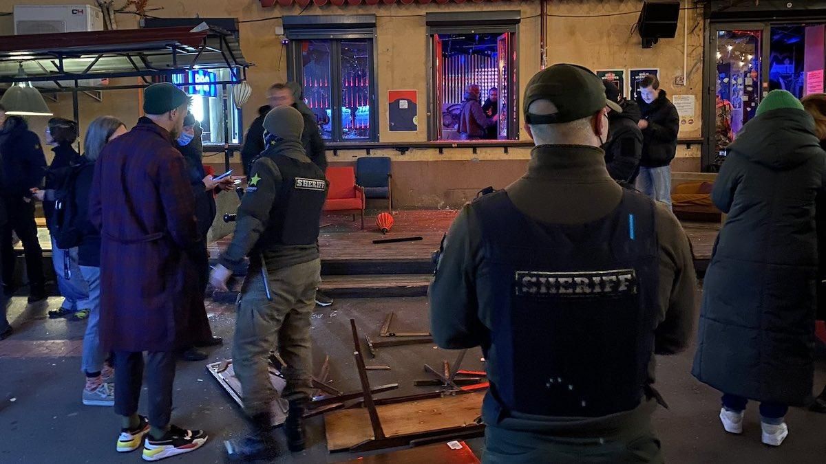 Нападение на бар "Хвильовий" в Киеве: полиция задержала 12 человек - Новости криминал - Киев Нападение на бар "Хвильовий" в Киеве: полиция задержала 12 человек - Новости криминал - Киев