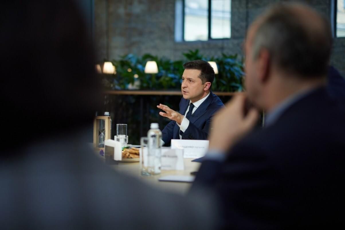 Зеленский анонсировал программу энергоэффективности стоимостью 300 миллиардов Зеленский анонсировал программу энергоэффективности стоимостью 300 миллиардов