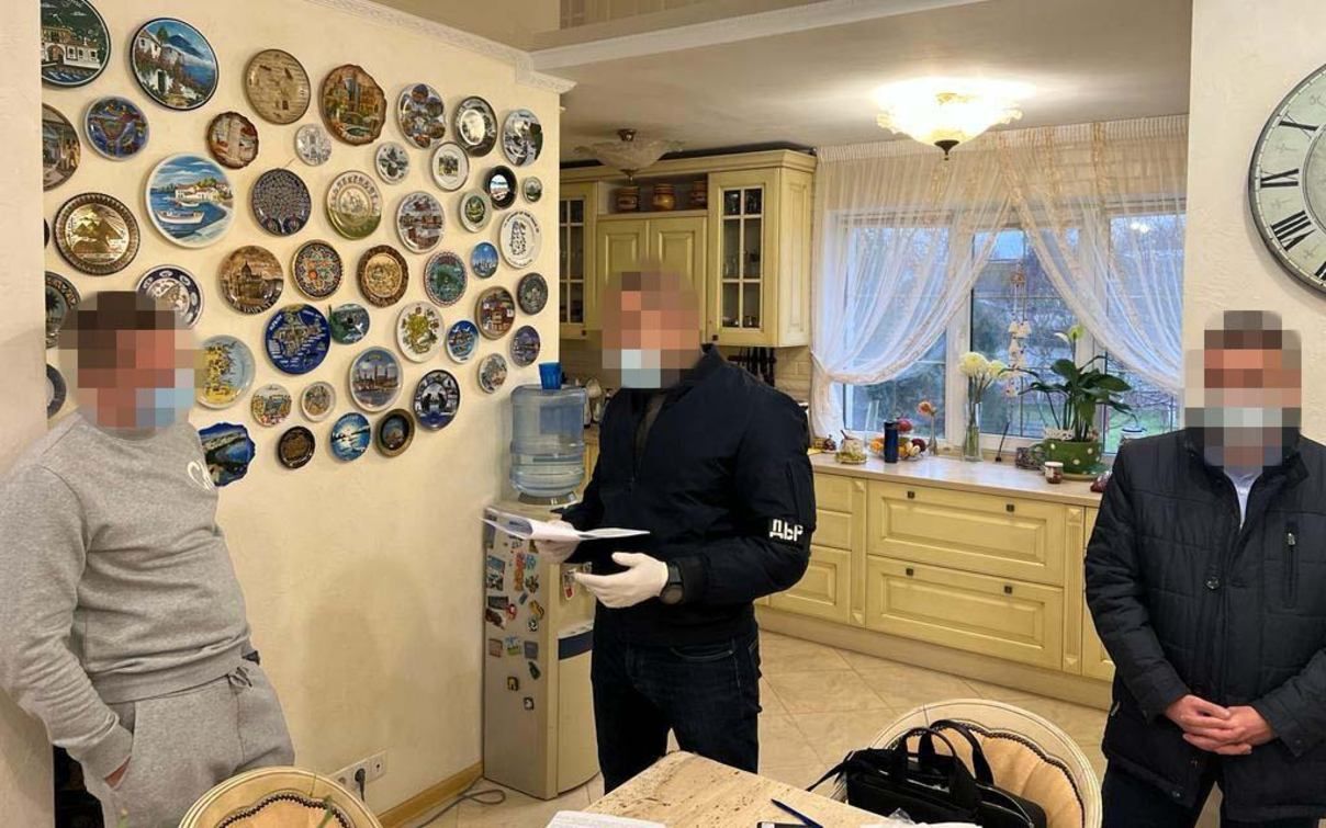 На Київщині родичі керівника ОТГ за хабар роздавали землі лісового фонду - Новини Київ - 24 Канал На Київщині родичі керівника ОТГ за хабар роздавали землі лісового фонду - Новини Київ - 24 Канал