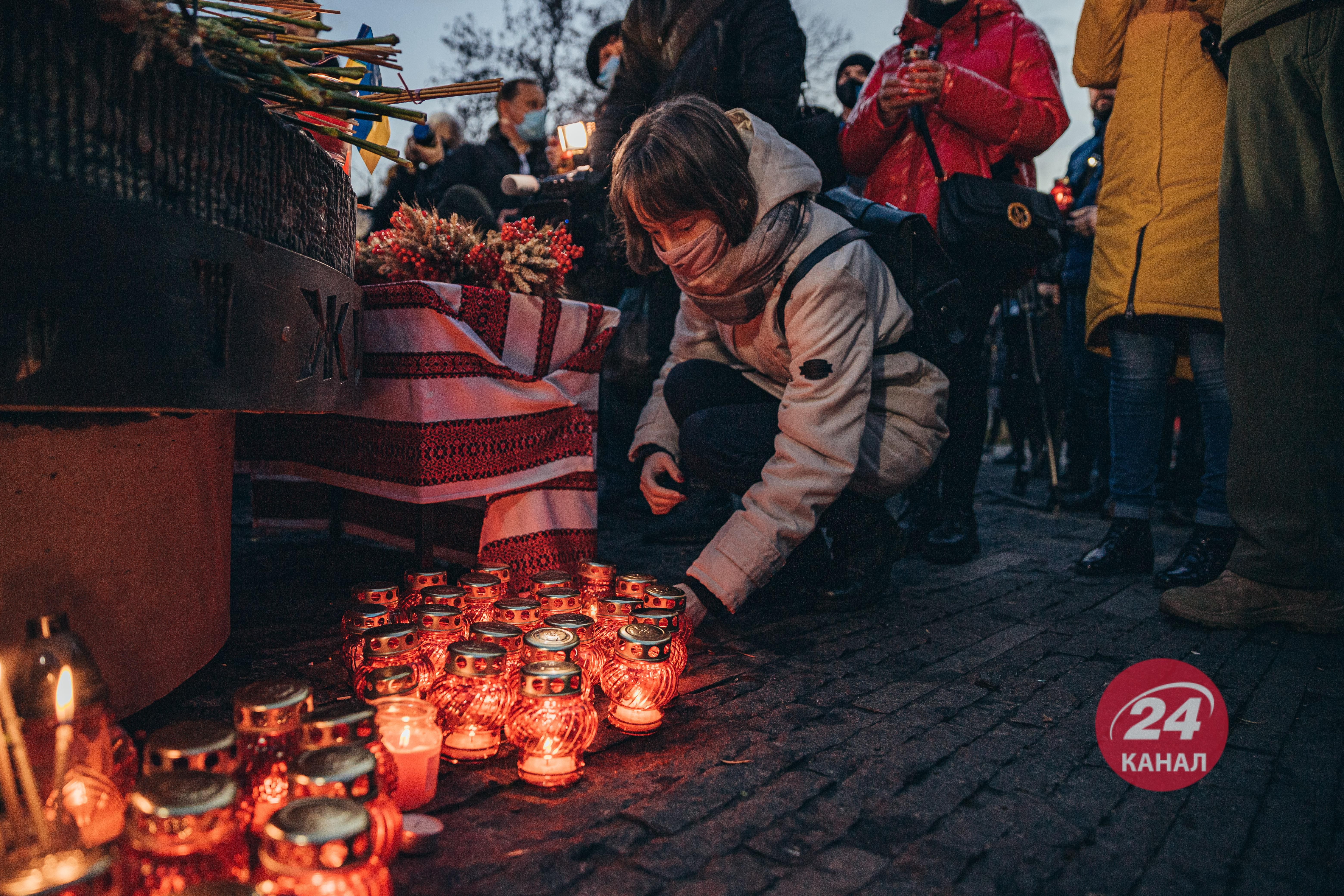 У Києві вшанували пам'ять жертв Голодомору: промовисті фото - Новини Київ - Київ