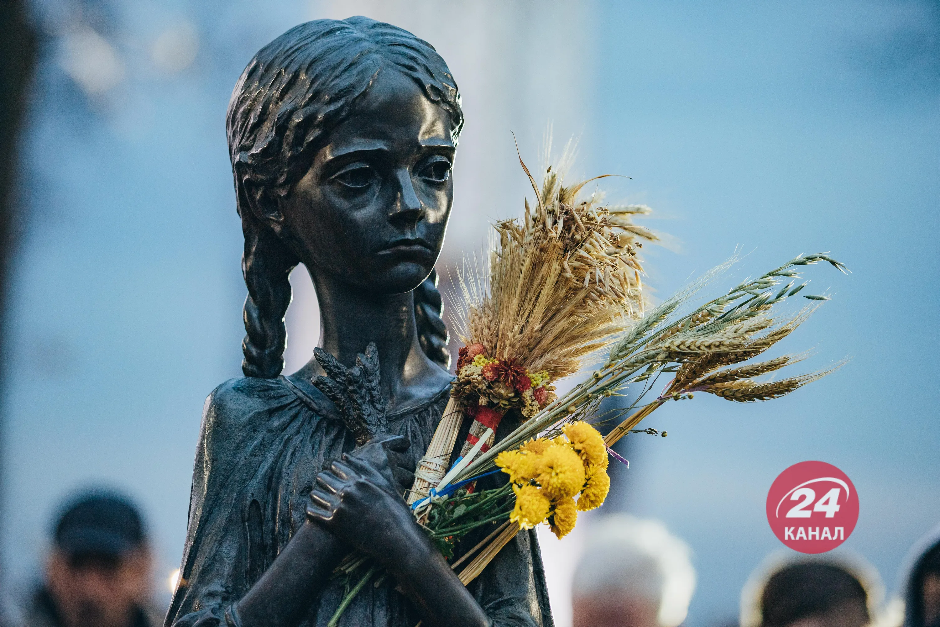 У Києві вшанували пам'ять жертв Голодомору: промовисті фото У Києві вшанували пам'ять жертв Голодомору: промовисті фото