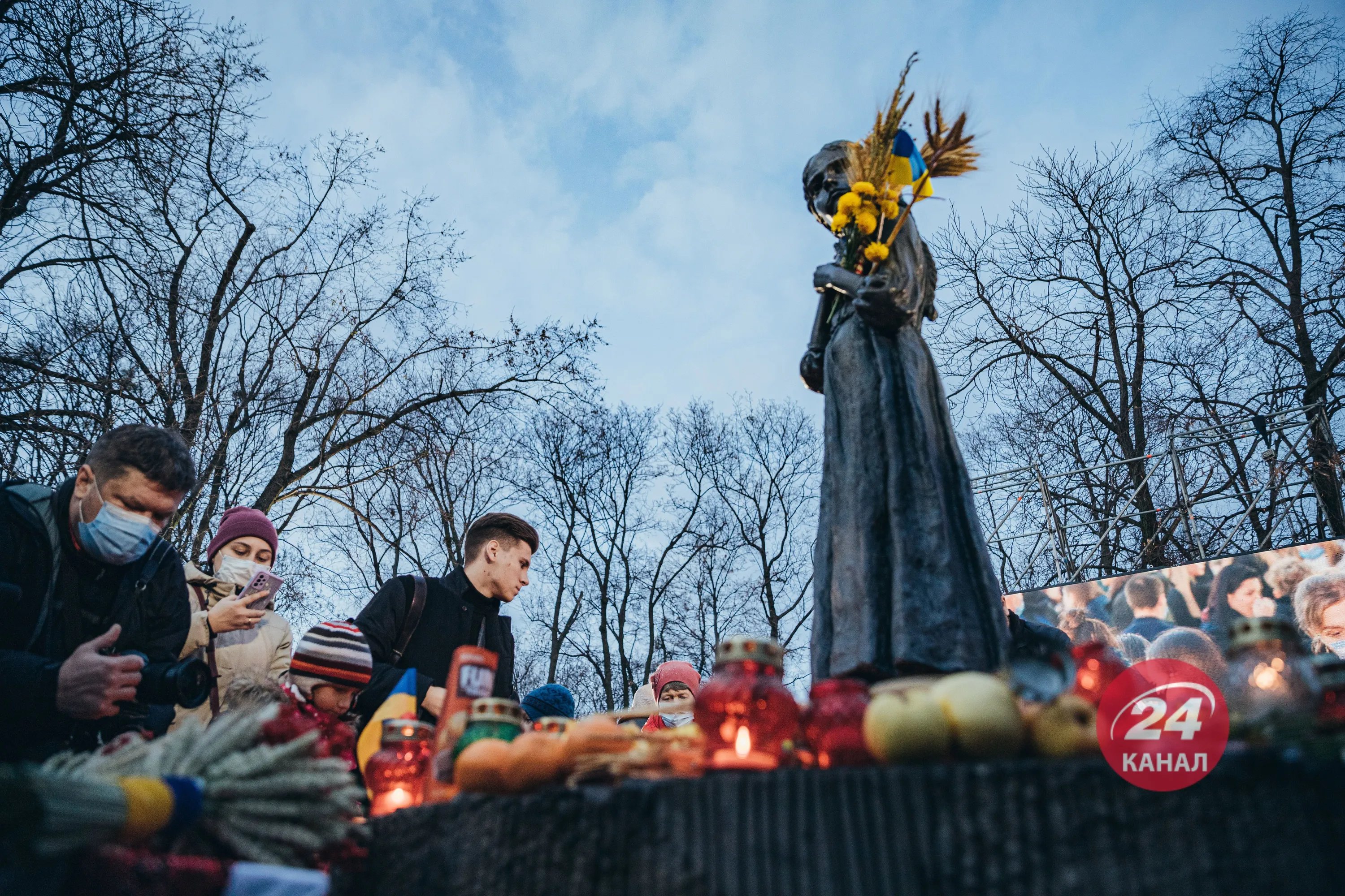 У Києві вшанували пам'ять жертв Голодомору: промовисті фото У Києві вшанували пам'ять жертв Голодомору: промовисті фото