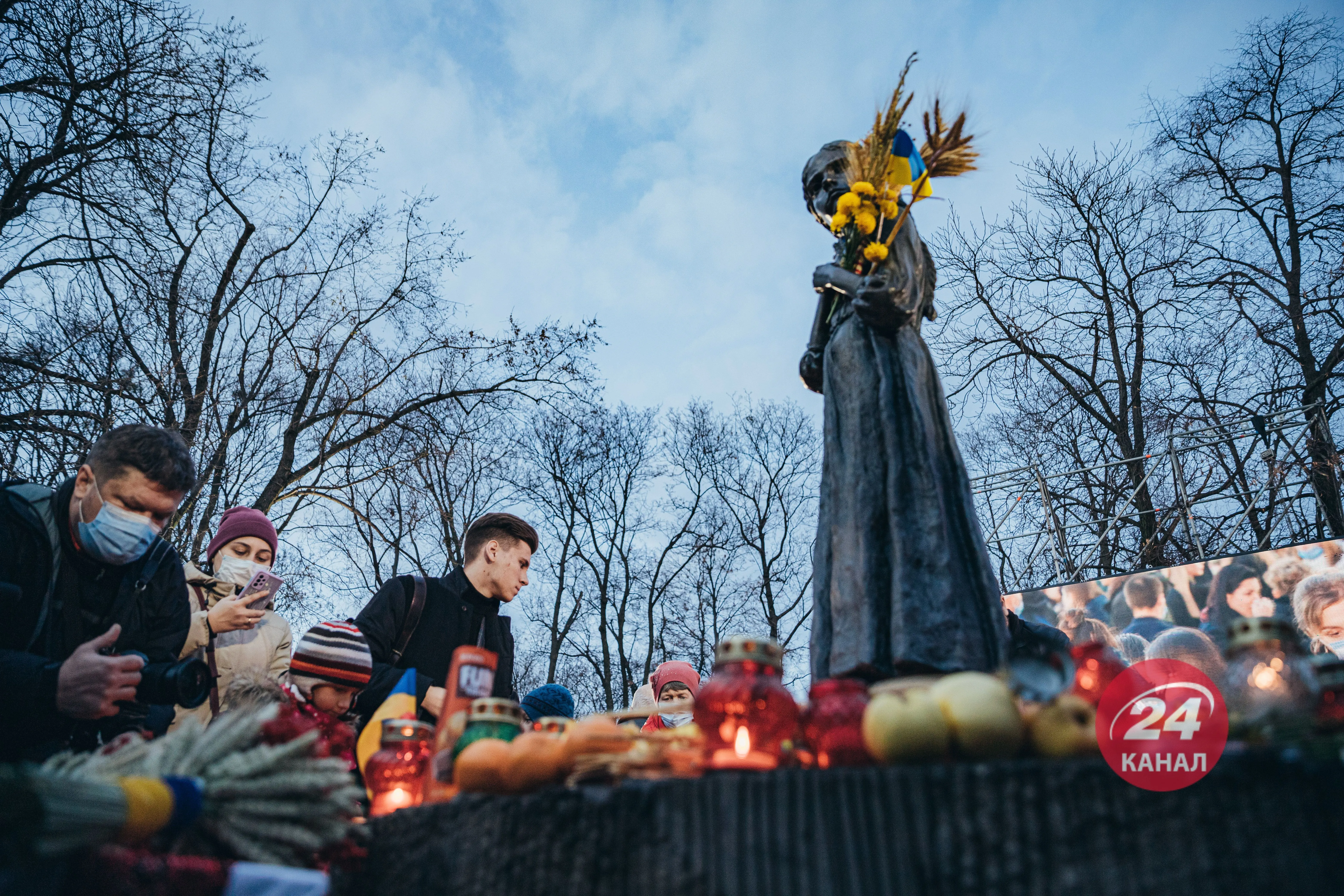 У Києві вшанували пам'ять жертв Голодомору: промовисті фото