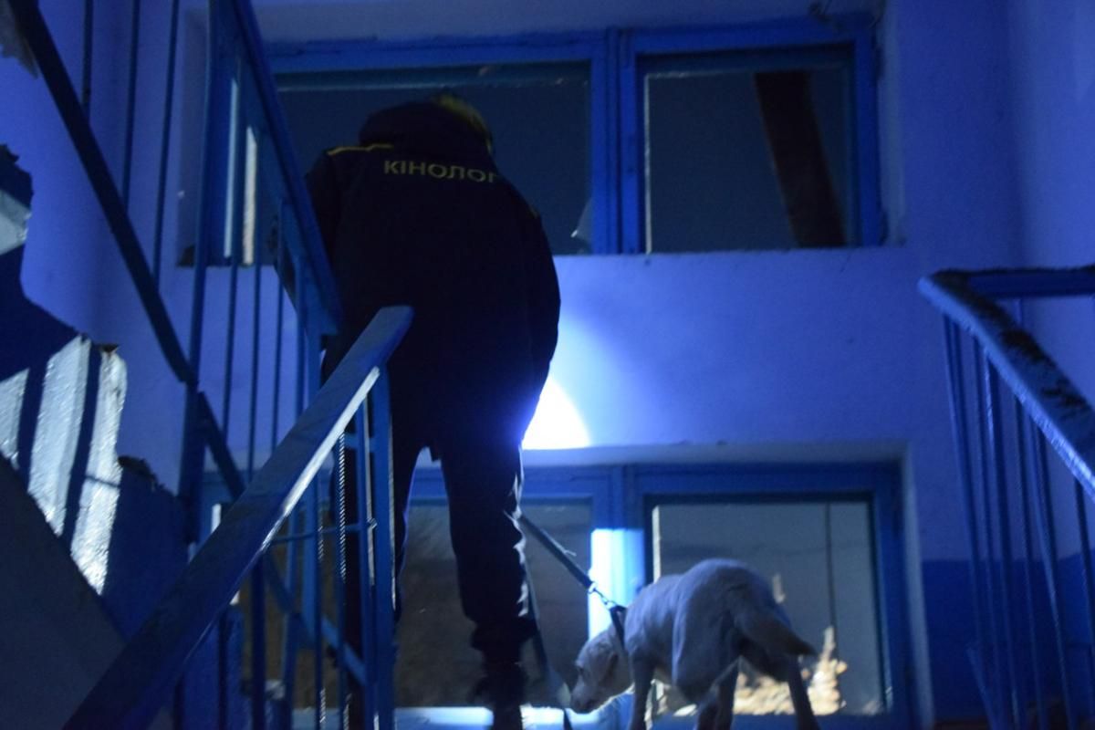 Под завалами в Николаевской области продолжают искать людей: полиция открыла дело