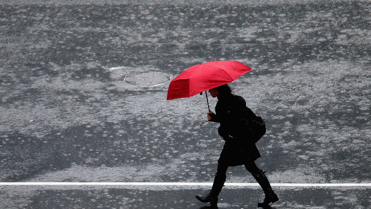 Засыпает снегом и заливает дождем: на всей территории Украины – штормовое предупреждение