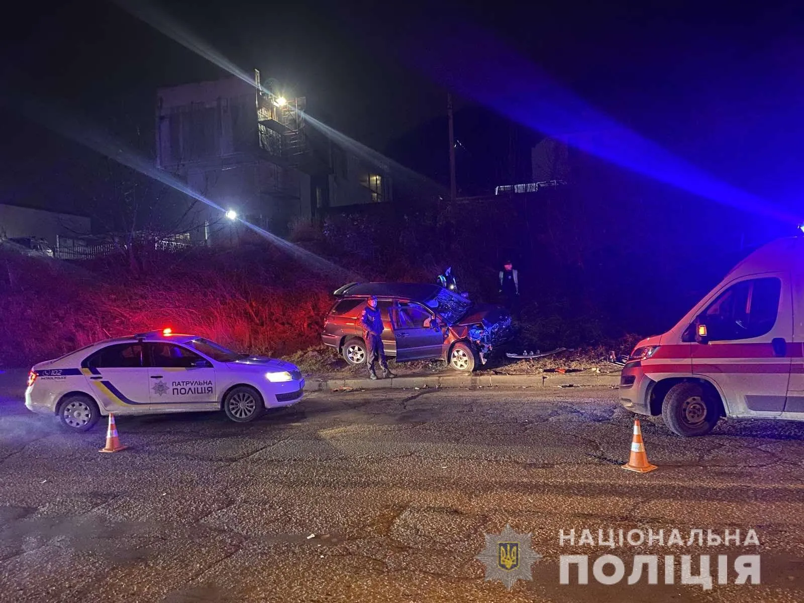 Авто розтрощило вщент: у Львові на зустрічній зіштовхнулися Lexus та Skoda