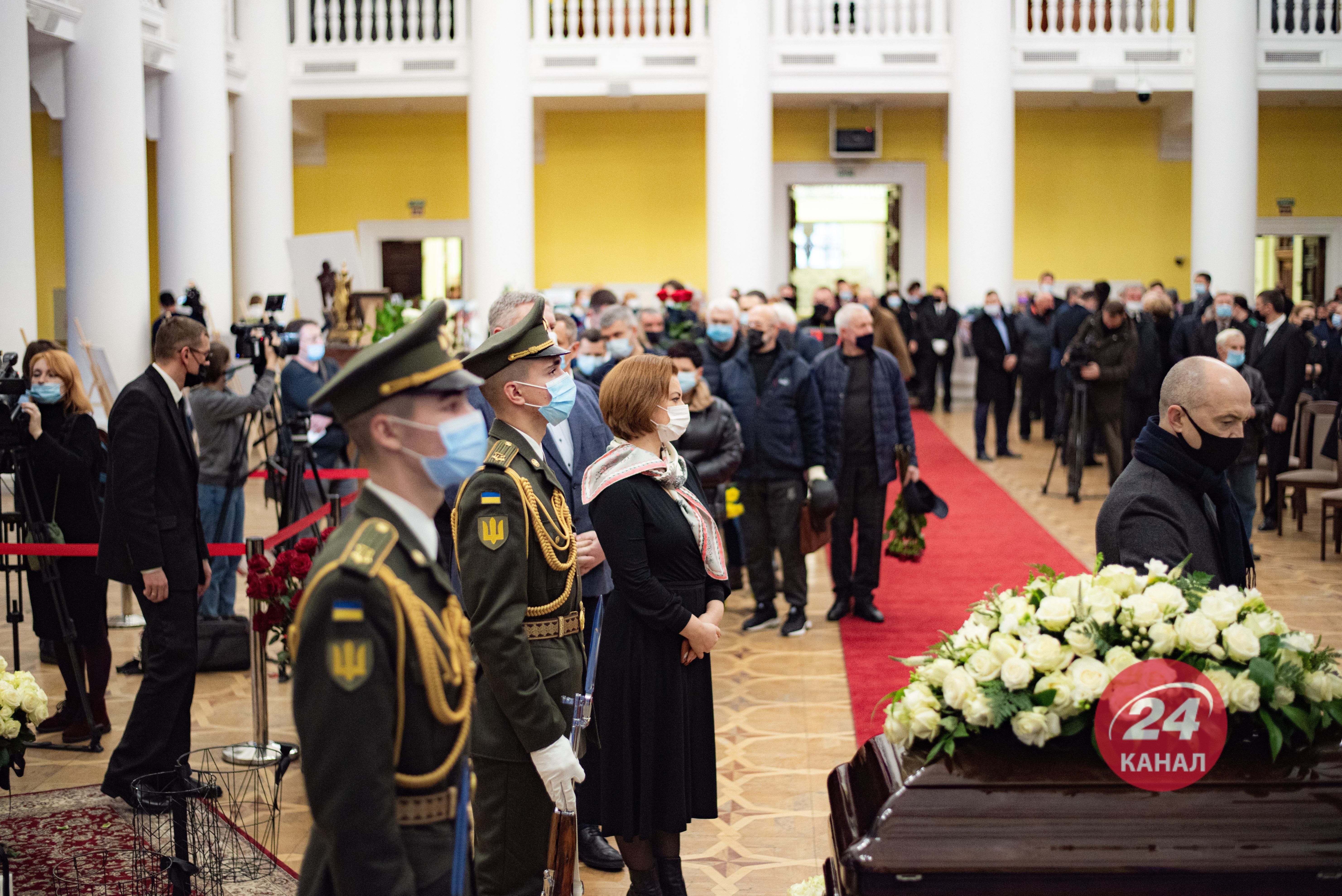 Прощання з Олександром Омельченко: фото та відео з церемонії