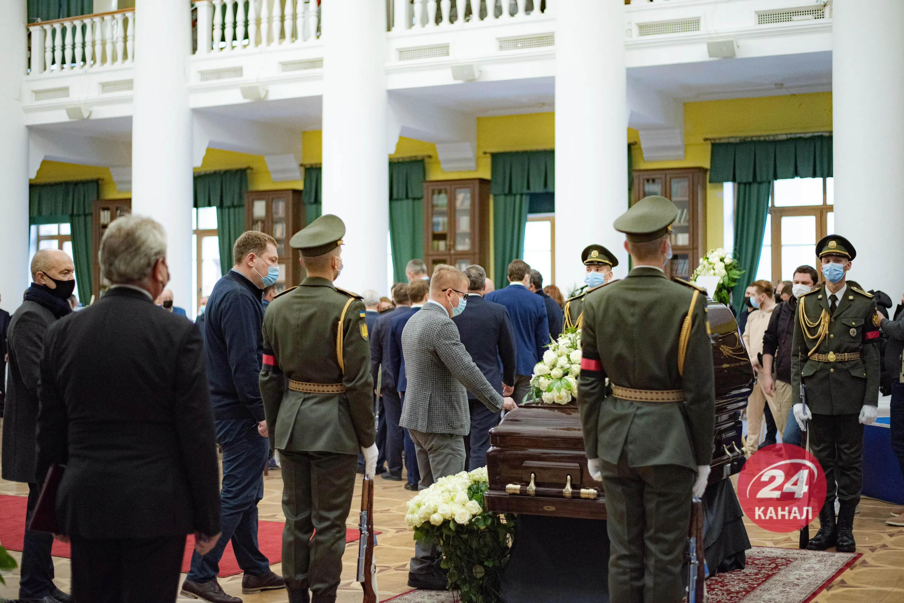 Прощання з Олександром Омельченком, ексмер Києва помер від коронавірусу Прощання з Олександром Омельченком, ексмер Києва помер від коронавірусу
