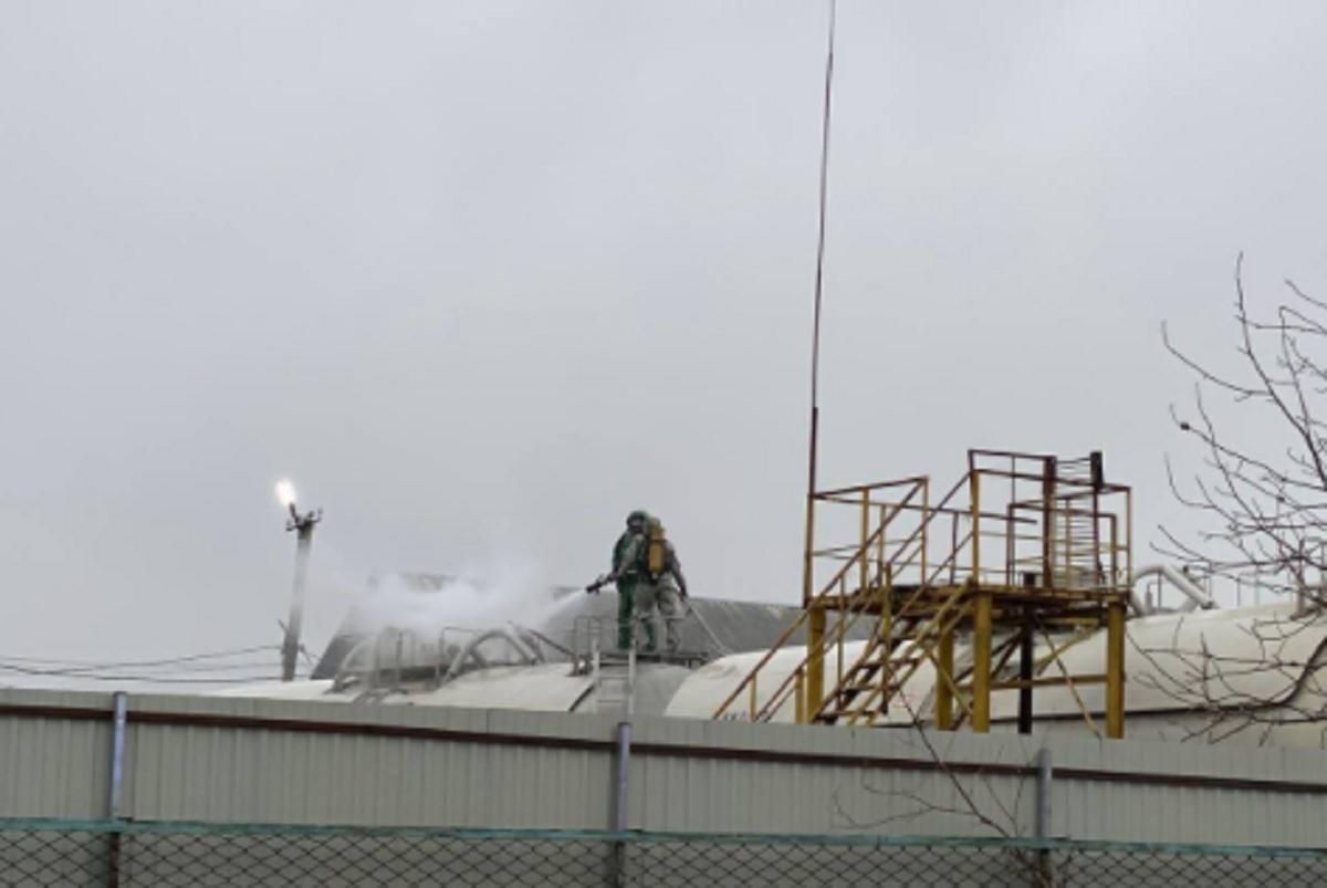 На Вінниччині сталася хімічна аварія: рятувальники намагаються осадити хмари аміаку - Новини Вінниці - 24 Канал На Вінниччині сталася хімічна аварія: рятувальники намагаються осадити хмари аміаку - Новини Вінниці - 24 Канал