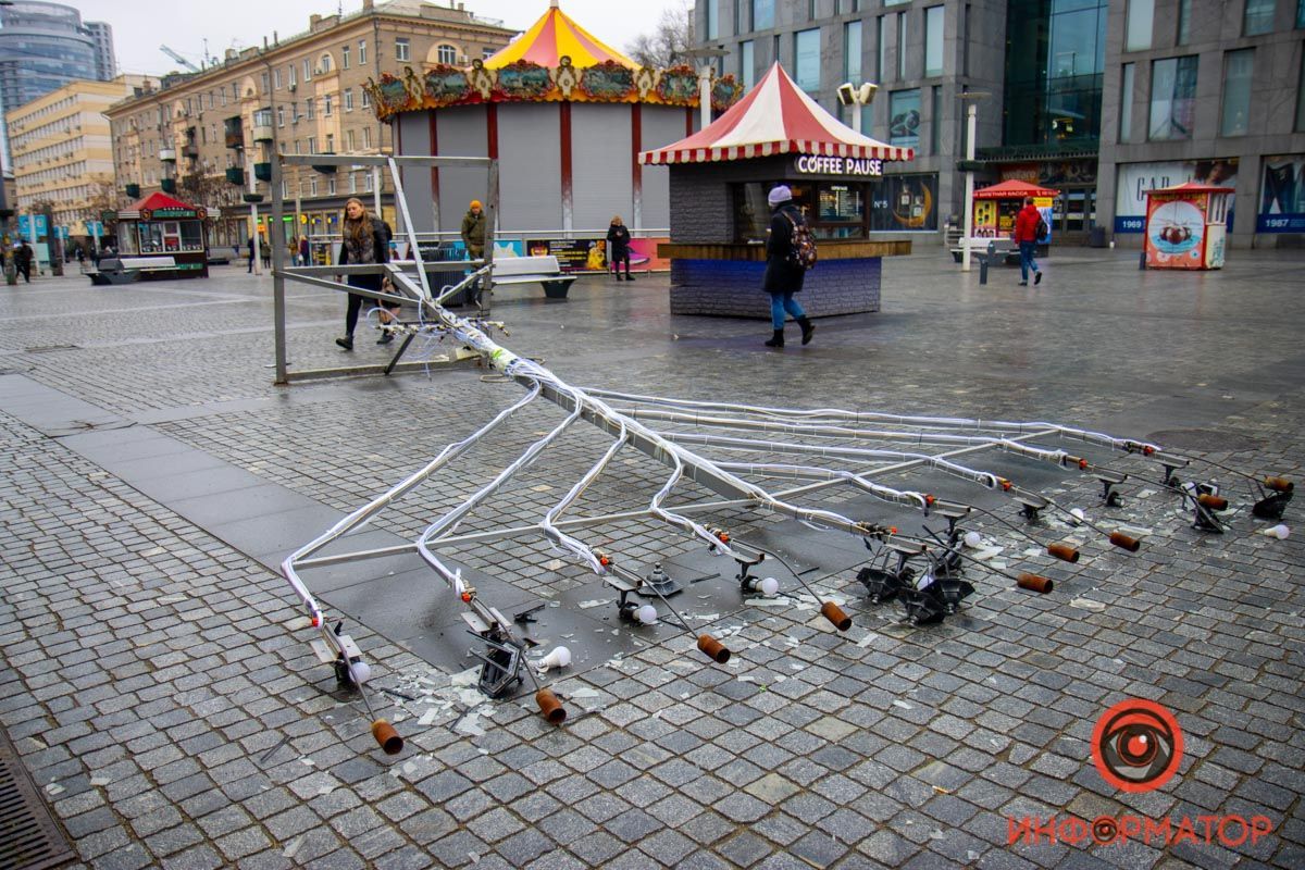 В центре Днепра неизвестные разрушили Ханукию: видео разгрома В центре Днепра неизвестные разрушили Ханукию: видео разгрома