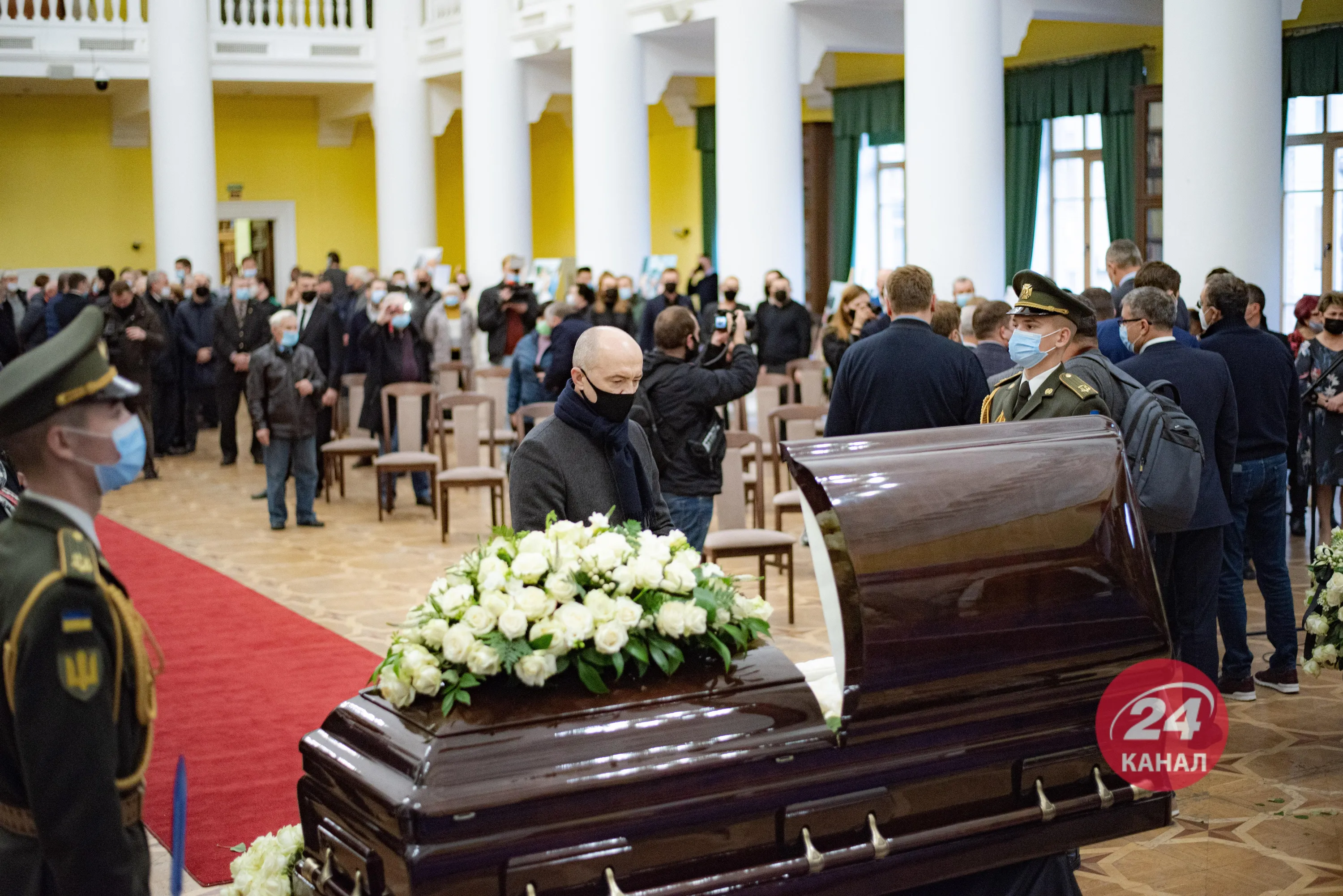Прощання з Олександром Омельченком, ексмер Києва помер від коронавірусу Прощання з Олександром Омельченком, ексмер Києва помер від коронавірусу