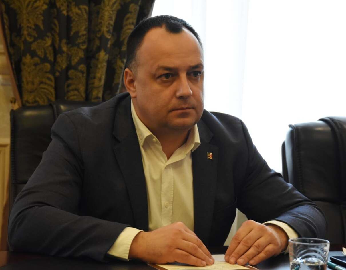 Новий голова Закарпатської облради веде депутатів на військову підготовку - 24 Канал Новий голова Закарпатської облради веде депутатів на військову підготовку - 24 Канал