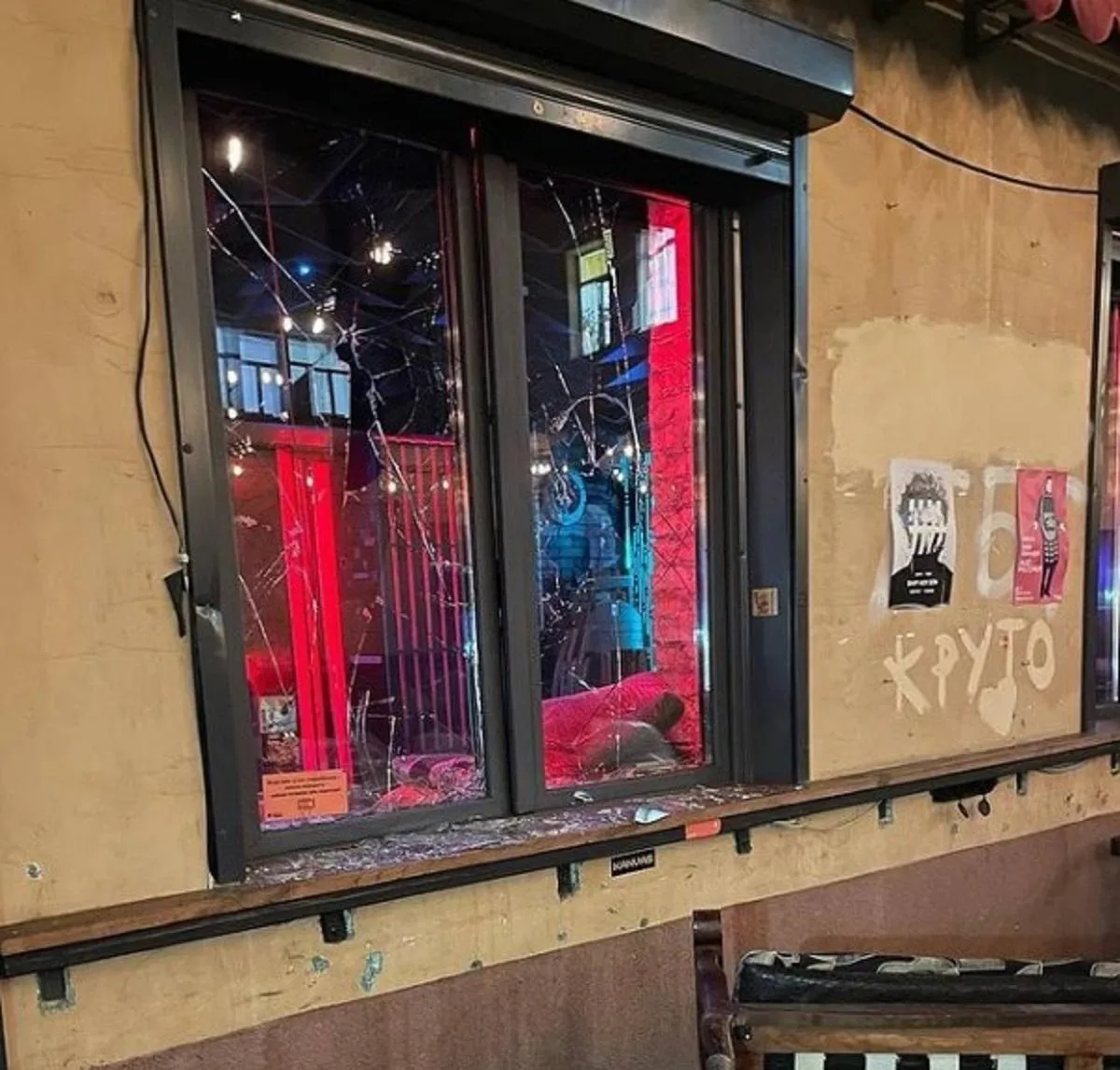 Напад на бар Хвильовий у Києві, на Подолі розгромили бар