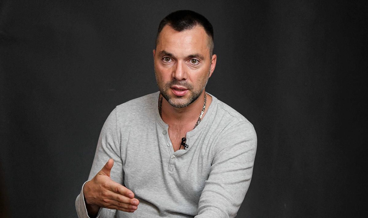 Есть много замечаний от международных партнеров – Арестович о стрельбе Бутусова из гаубицы Есть много замечаний от международных партнеров – Арестович о стрельбе Бутусова из гаубицы