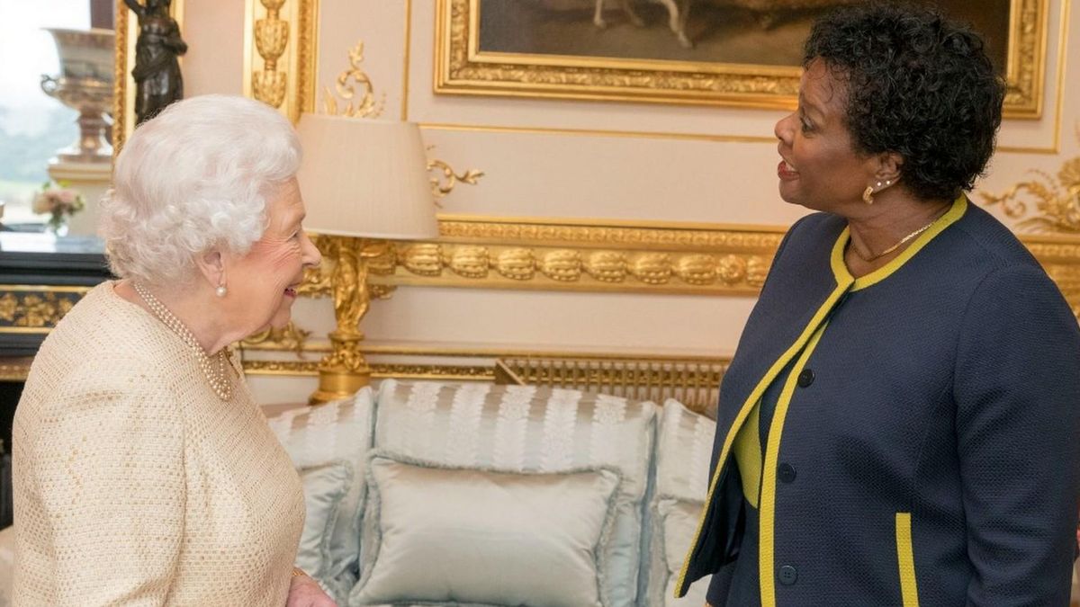 Барбадос выходит из-под британской короны и становится республикой