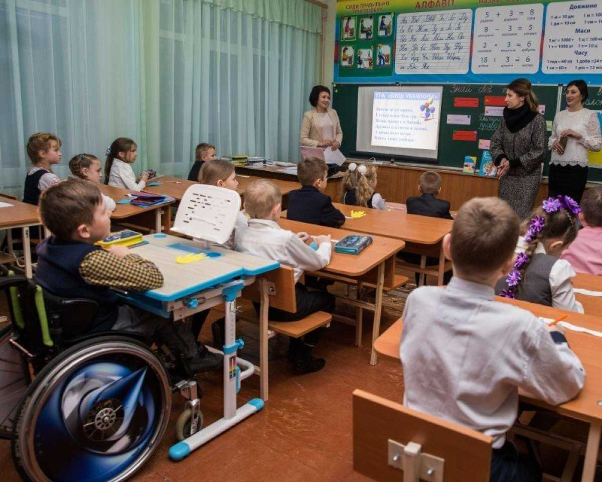 Як нараховують доплати вчителям за роботу в інклюзивних класах: пояснення МОН - Україна новини - Освіта