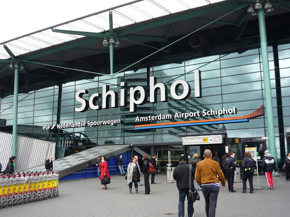 У Нідерландах мандрівники втекли з "карантинного" готелю: їх ловила поліція - 24 Канал У Нідерландах мандрівники втекли з "карантинного" готелю: їх ловила поліція - 24 Канал