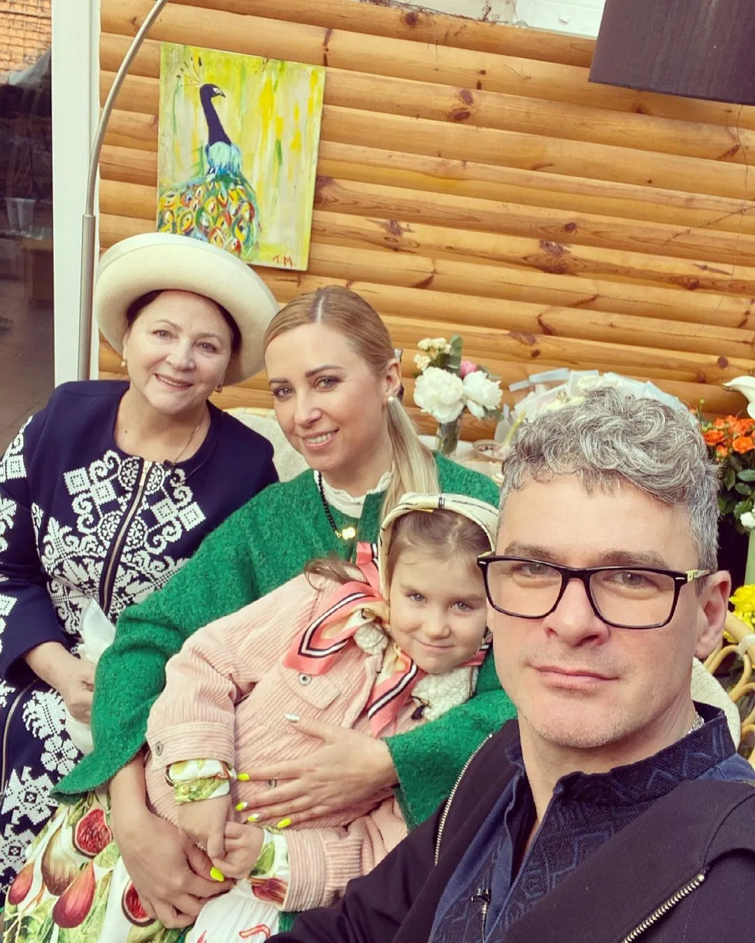 Тоня Матвієнко з мамою, чоловіком і молодшою донькою