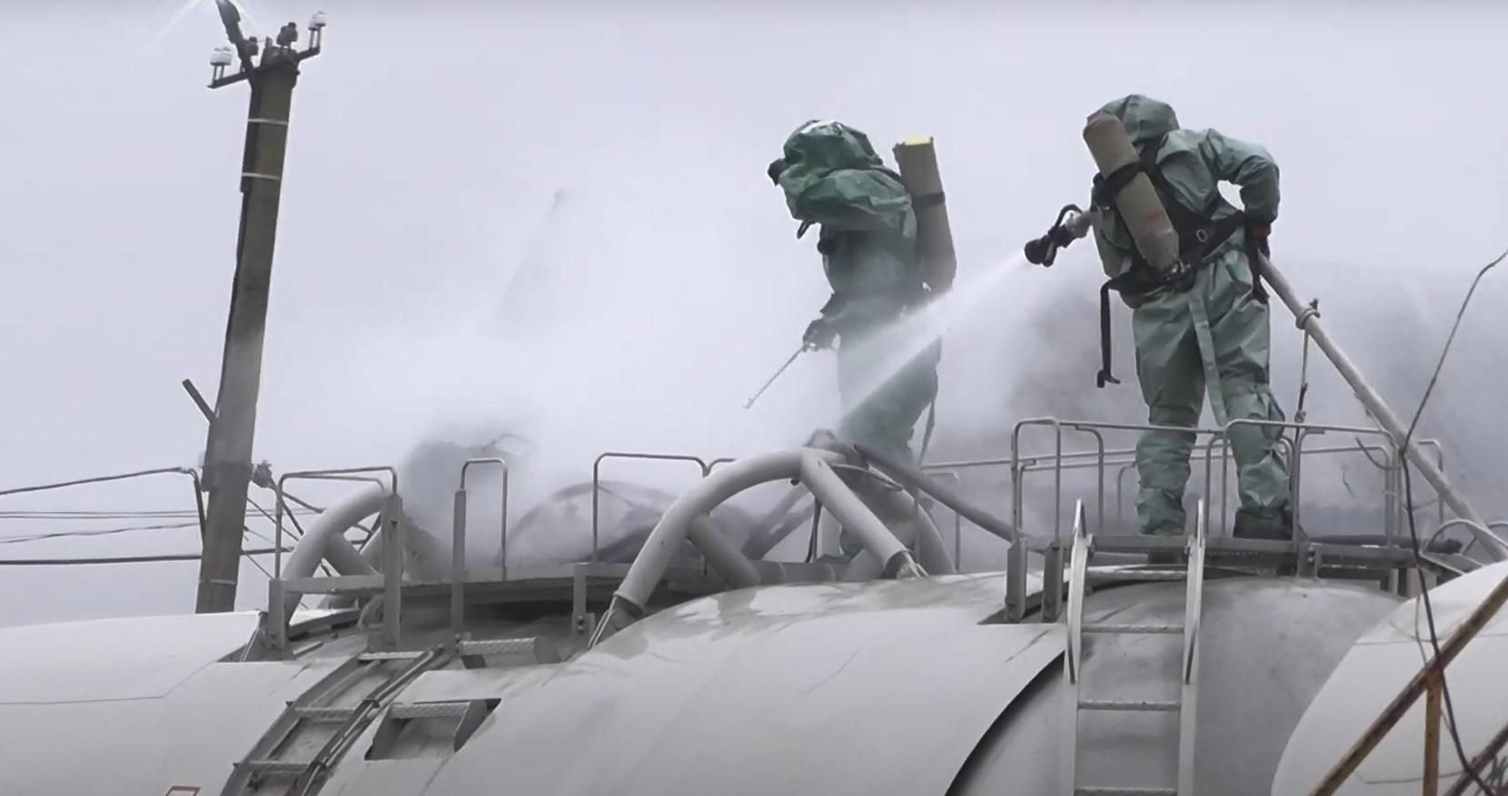 Хімічна аварія на Вінничині: рятувальники показали відео ліквідації - Україна новини - 24 Канал Хімічна аварія на Вінничині: рятувальники показали відео ліквідації - Україна новини - 24 Канал