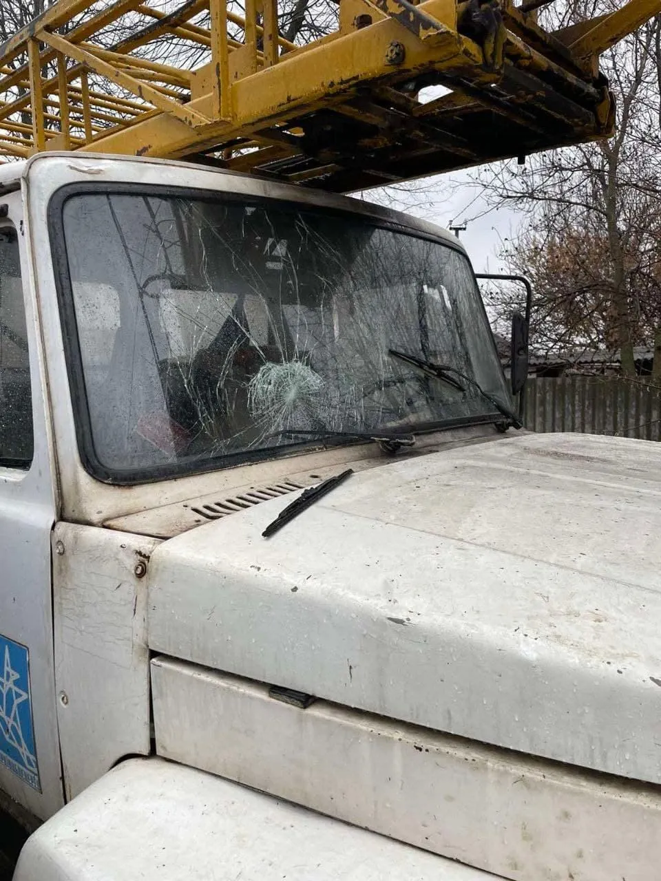 На Харківщині чоловік із лопатою напав на комунальників На Харківщині чоловік із лопатою напав на комунальників