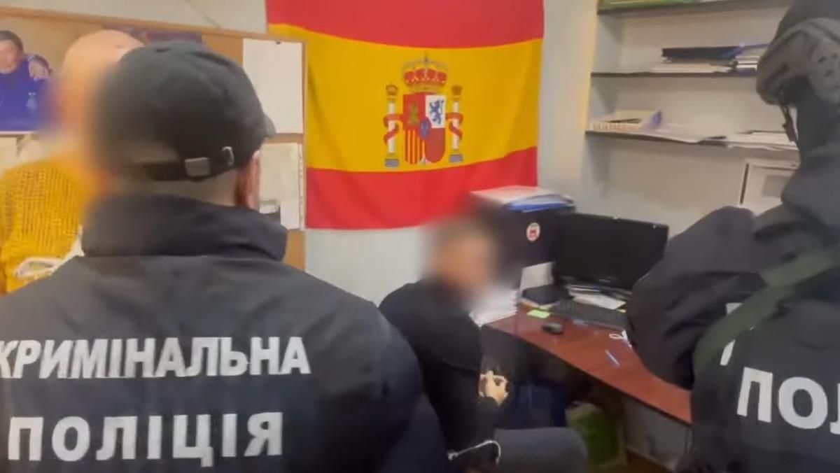 На Киевщине разоблачили группировку, которая продавала поддельные сертификаты и госдокументы На Киевщине разоблачили группировку, которая продавала поддельные сертификаты и госдокументы