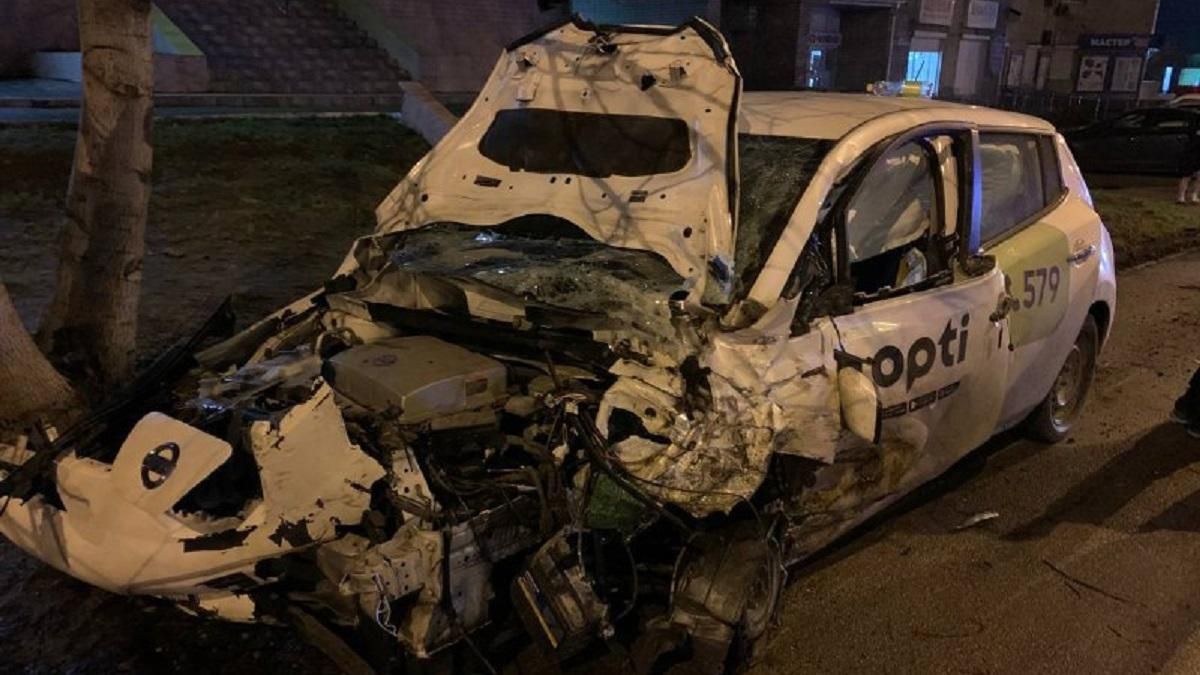 На перекрестке в Днепре автомобили столкнулись на огромной скорости: видео ДТП - Свежие новости Днепра - Днепр На перекрестке в Днепре автомобили столкнулись на огромной скорости: видео ДТП - Свежие новости Днепра - Днепр