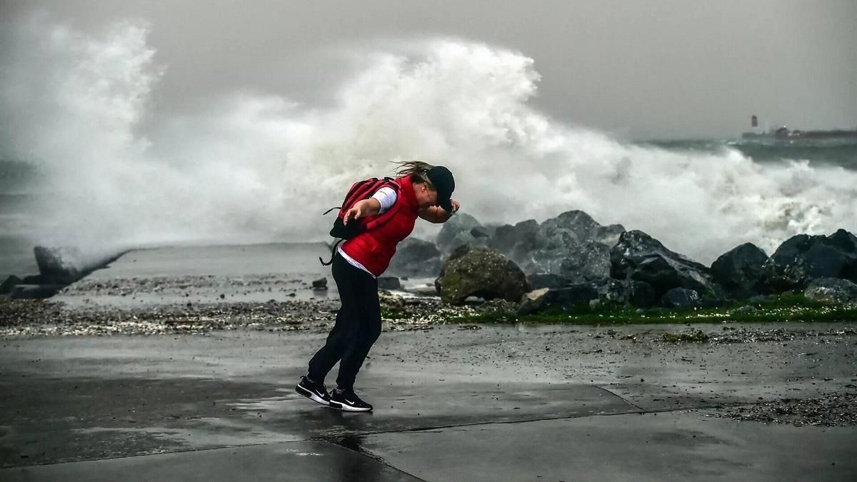 Из-за мощного шторма в Турции погибли по меньшей мере 5 человек - 24 Канал Из-за мощного шторма в Турции погибли по меньшей мере 5 человек - 24 Канал