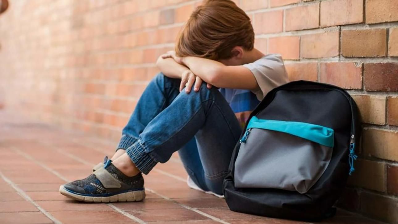 У школі на Київщині учня роздягли догола: директор назвав цей інцидент жартом - Україна новини - Освіта У школі на Київщині учня роздягли догола: директор назвав цей інцидент жартом - Україна новини - Освіта