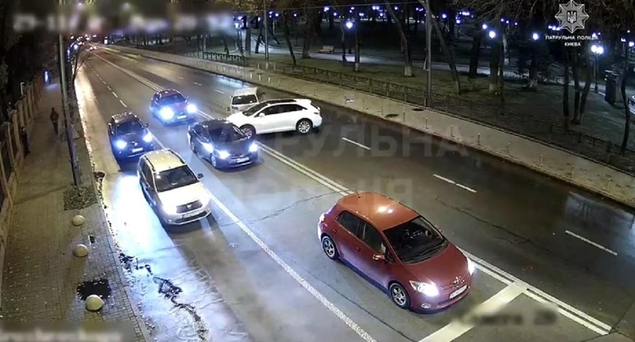 Убегал, так как был пьян: в полиции рассказали о массовом ДТП с боксером и показали столкновение Убегал, так как был пьян: в полиции рассказали о массовом ДТП с боксером и показали столкновение