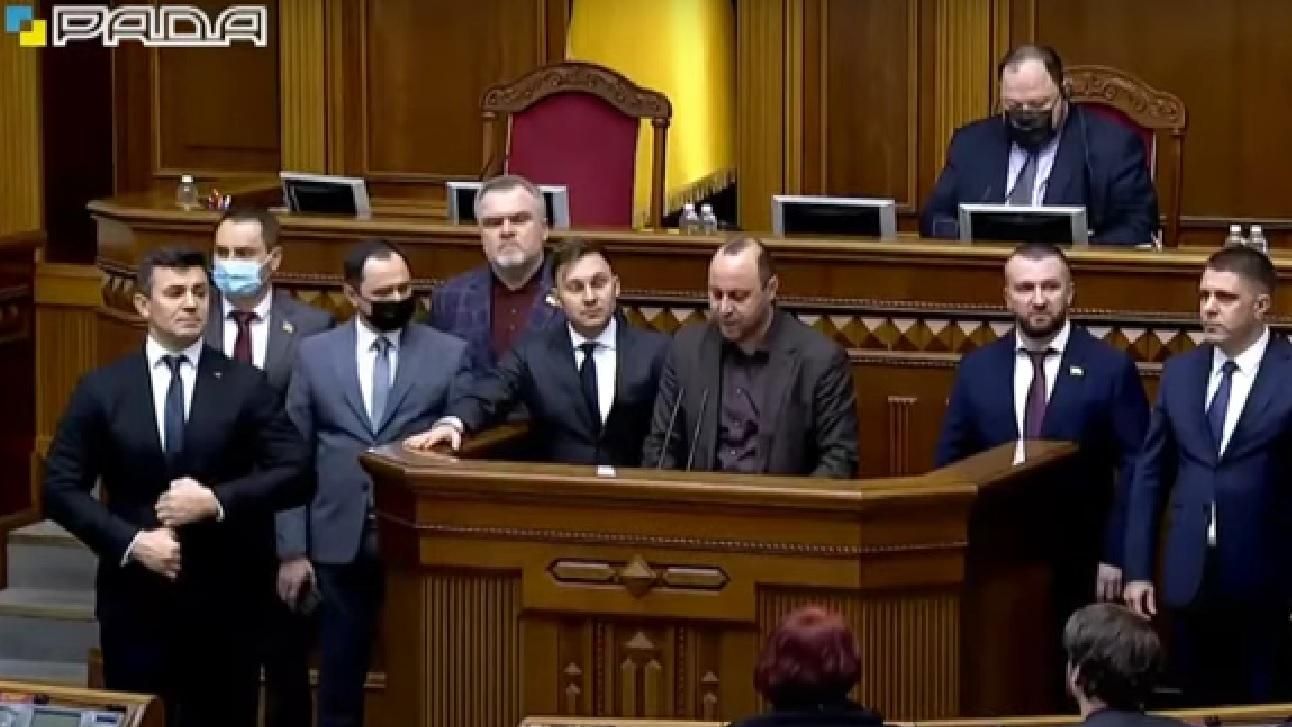 "Б**ть йо**на… шановні колеги": нардеп від "слуг" вилаявся на трибуні Ради — епічне відео - 24 Канал "Б**ть йо**на… шановні колеги": нардеп від "слуг" вилаявся на трибуні Ради — епічне відео - 24 Канал