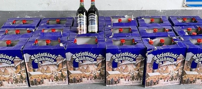 Свято наближається: львівські митники знайшли в автобусі 100 пляшок контрабандного глінтвейну
