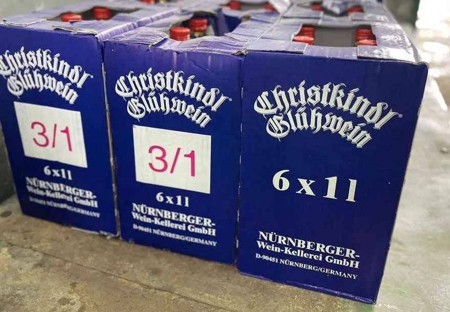 Свято наближається: львівські митники знайшли в автобусі 100 пляшок контрабандного глінтвейну Свято наближається: львівські митники знайшли в автобусі 100 пляшок контрабандного глінтвейну