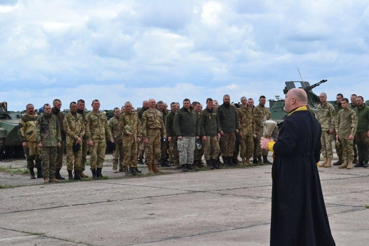 Рада ухвалила в другому читанні законопроєкт про військових капеланів - Україна новини - 24 Канал