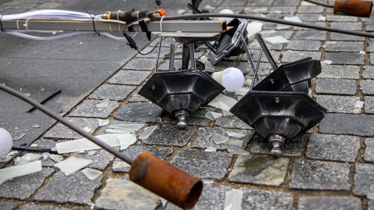 Разрушение Ханукии в Днепре: задержали нескольких подростков - Новости Днепр - Днепр Разрушение Ханукии в Днепре: задержали нескольких подростков - Новости Днепр - Днепр