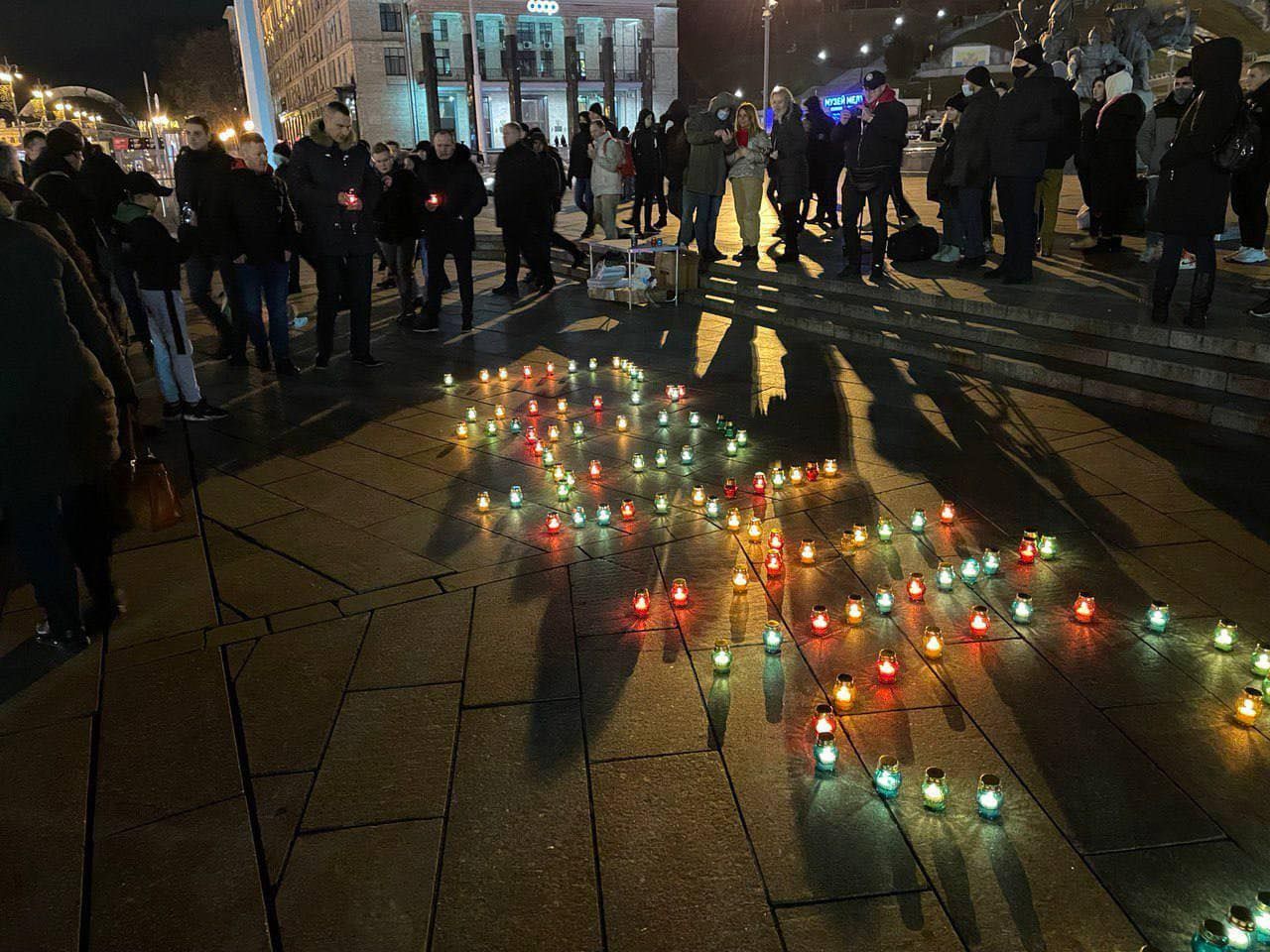 У роковини розгону студентів Кличко та  Сенцов взяли участь у "Діалогах про гідність" на Майдані - Україна новини - 24 Канал