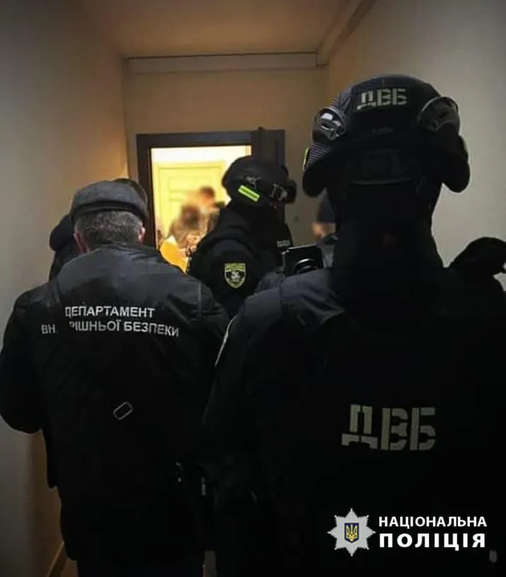 Чоловік без причини погрожував поліцейським Чоловік без причини погрожував поліцейським