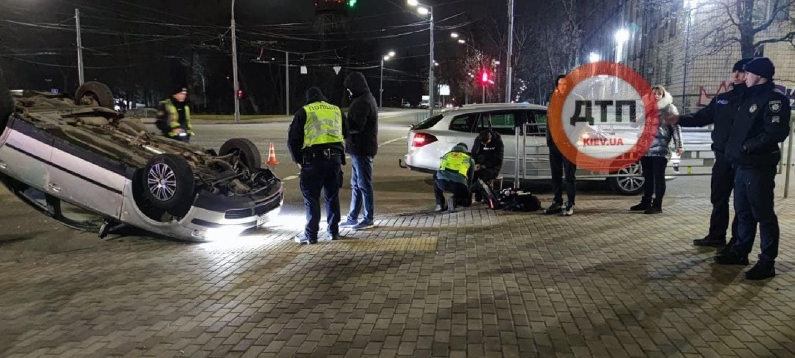 На Дорогожичах произошло тройное ДТП с опрокидыванием: есть пострадавшие На Дорогожичах произошло тройное ДТП с опрокидыванием: есть пострадавшие