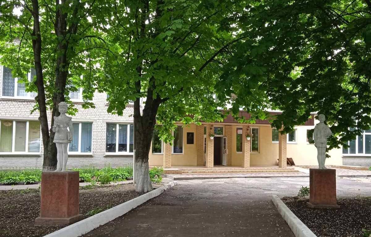 Довгі черги до туалету: у ліцеї на Харківщині на 550 учнів працюють лише три унітази - Новини Харкова сьогодні - Освіта Довгі черги до туалету: у ліцеї на Харківщині на 550 учнів працюють лише три унітази - Новини Харкова сьогодні - Освіта