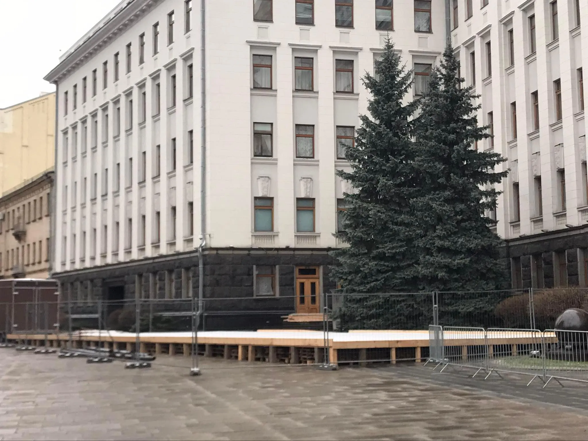 Ковзанка під Офісом президента, Новий рік у Києві, свята