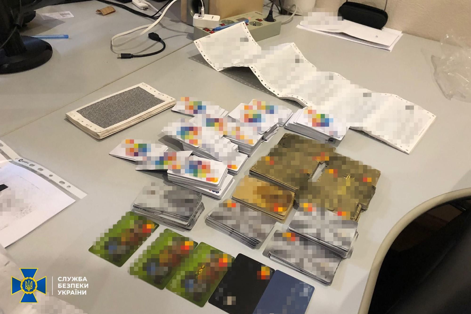 В день "госпереворота" СБУ накрыла ботоферму, которая расшатывала протестные настроения В день "госпереворота" СБУ накрыла ботоферму, которая расшатывала протестные настроения