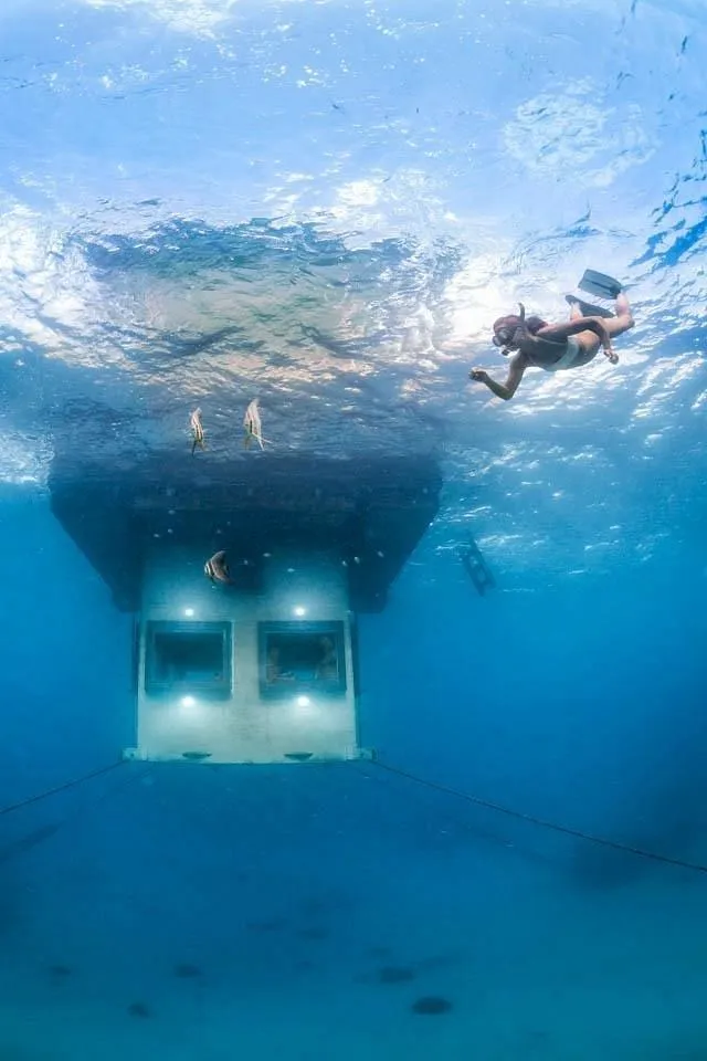 Унікальний готель з підводною кімнатою в Танзанії